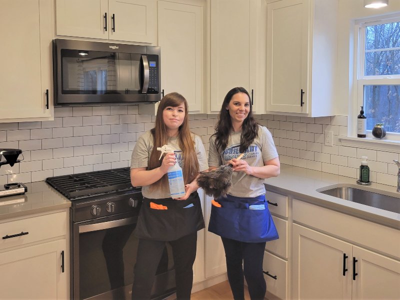 Professional oven cleaning in Valparaiso removing baked-on grease